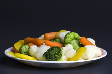 Buharda pişmiş sebzeler