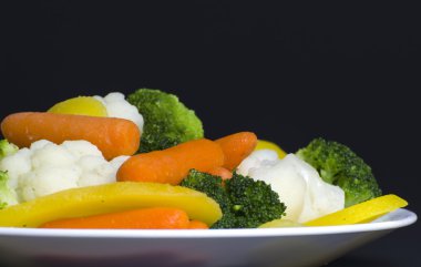 Buharda pişmiş sebzeler