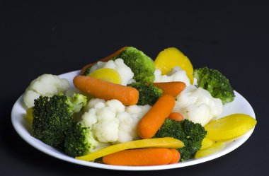 Buharda pişmiş sebzeler