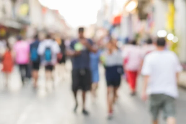 Persone sfocate che camminano per la strada del centro storico — Foto Stock