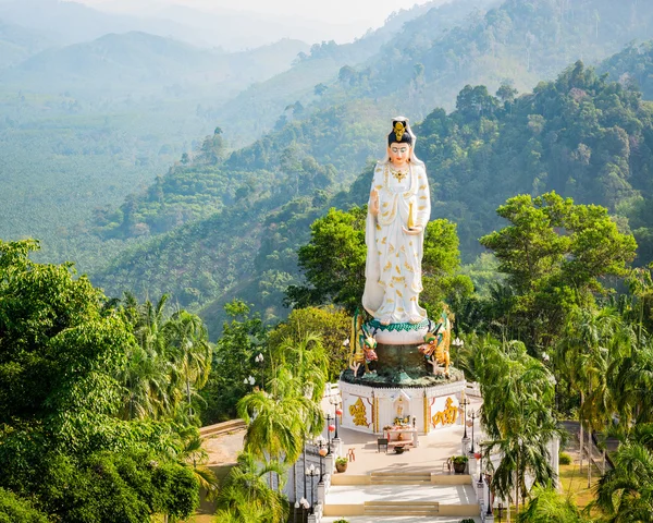 Istennő a Mercy ismert Quan Yin vagy Guan Yin vagy Guan Yim — Stock Fotó