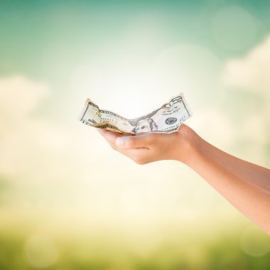 Bize dolar Not doğal arka plan ile holding eller