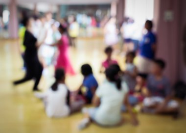 Çocukların sınıf dans bulanık