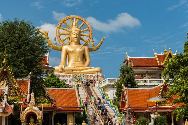 KOH SAMUI, THAILANDIA - GENNAIO 23: Grande buddha con molti turisti i — Foto Stock