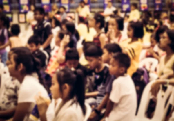 Blurred crowd of children in the hall — Stock Photo, Image