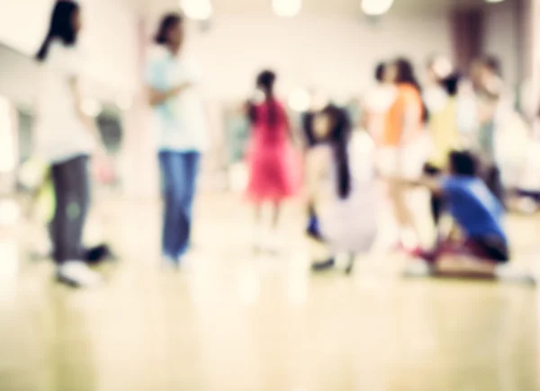 Verschwommene Kinder sind im Tanzkurs — Stockfoto