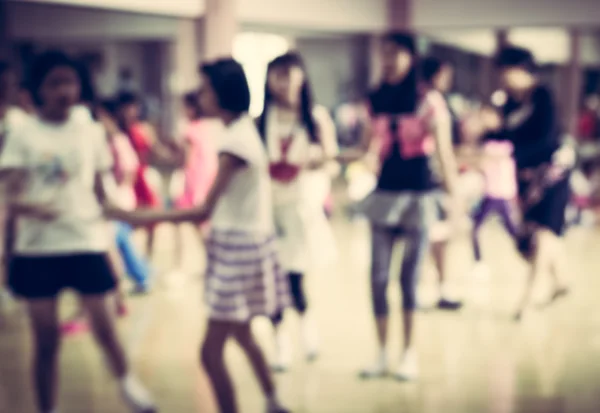 Crianças desfocadas estão na aula de dança Fotografia De Stock