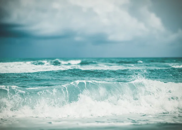 Starke Welle im Meer — Stockfoto