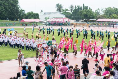 Phuket, Tayland - Jul 13 : Stadyumda okul çocuğunun geçit töreni