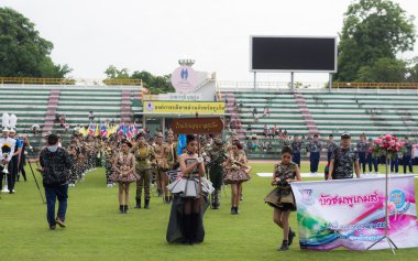 Phuket, Tayland - Jul 13 : Stadyumda okul çocuğunun geçit töreni