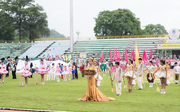 PHUKET, THAILAND - JUL 13 : Parade of schoolchild in the stadium — Stock Photo, Image