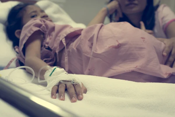 Young daughter sick in hospital — Stock Photo, Image