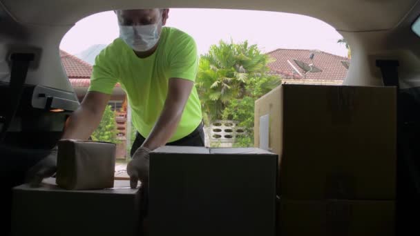 Asian Delivery Man Green Uniform Wearing Protective Face Mask Rubber — Stock Video