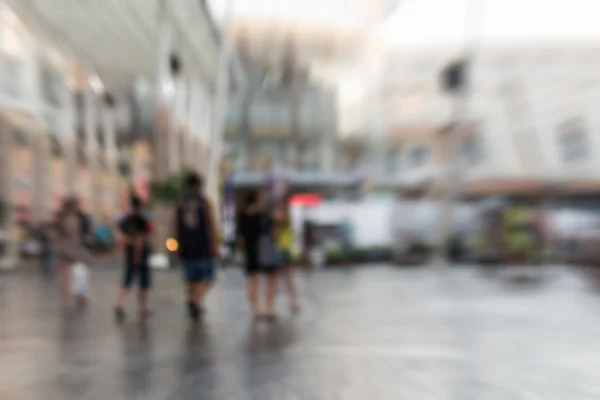 Pessoas desfocadas no centro comercial — Fotografia de Stock