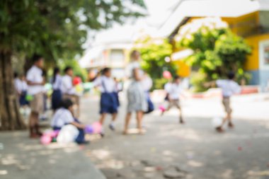 Bulanık çuval öğretmen ile oynuyor