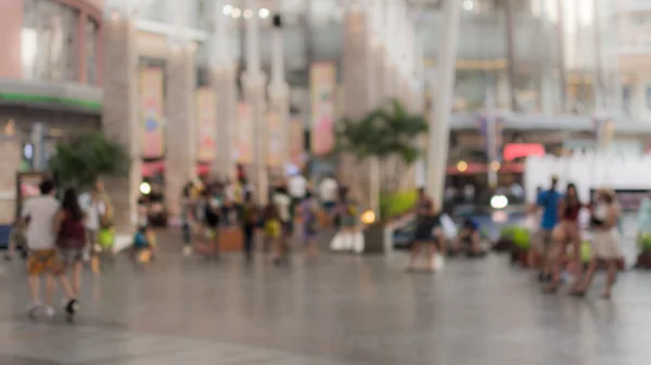 Personas borrosas caminando en el centro comercial —  Fotos de Stock