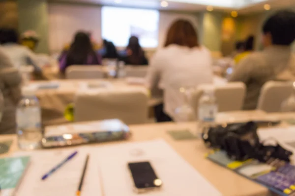 Personas borrosas en la sala de reuniones —  Fotos de Stock