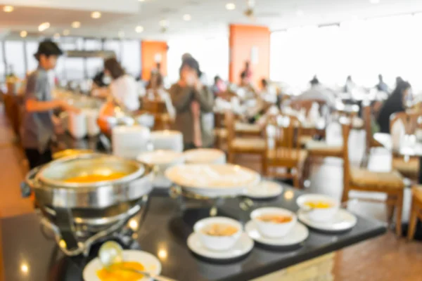 Kafeteryada bulanık insanlar 