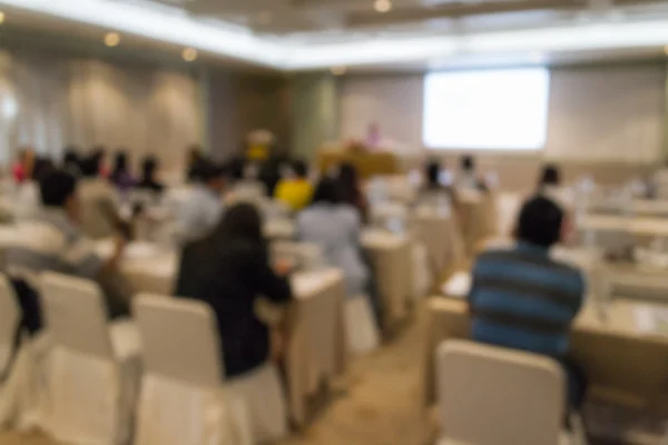 Personas borrosas en la sala de reuniones — Foto de Stock