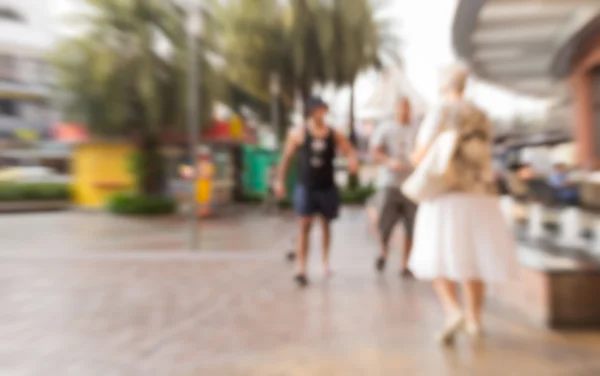 Gente borrosa caminando por el centro comercial —  Fotos de Stock