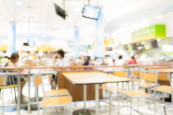 Suddiga människor i food court — Stockfoto