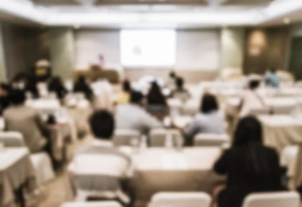 Personas borrosas en la sala de reuniones —  Fotos de Stock