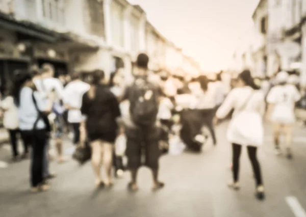 Розмиті люди на вулиці в старому місті — стокове фото