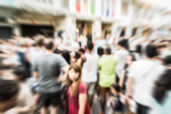 Multitud borrosa de personas en la calle en phuket casco antiguo —  Fotos de Stock