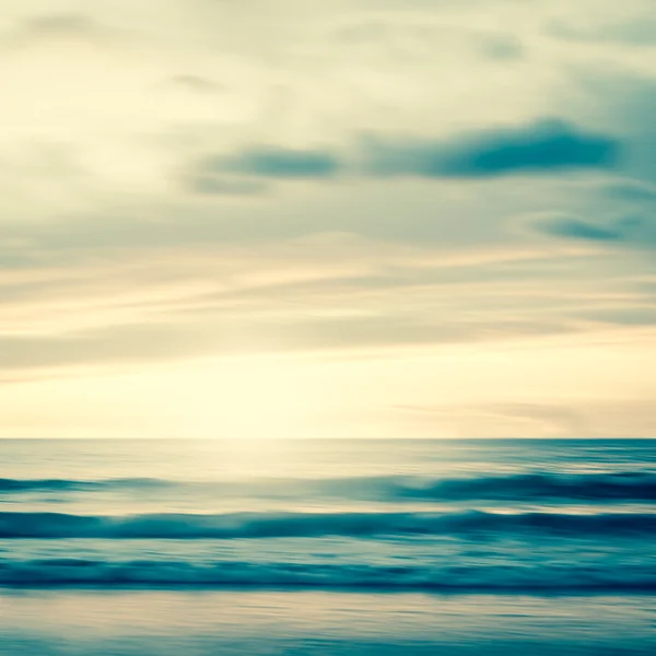 Un paesaggio marino astratto con movimento di panning sfocato — Foto Stock