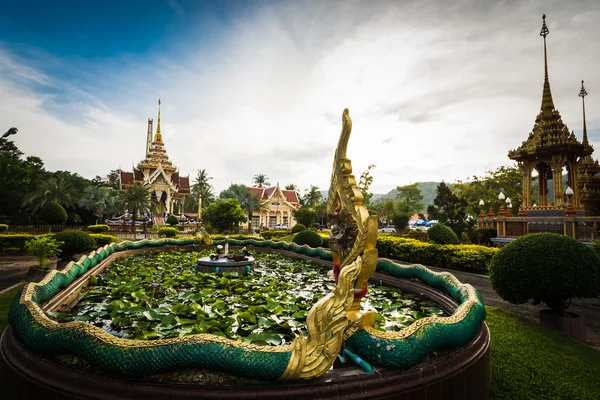 Decoración de estilo tailandés en templo chalong, Phuket, Tailandia —  Fotos de Stock