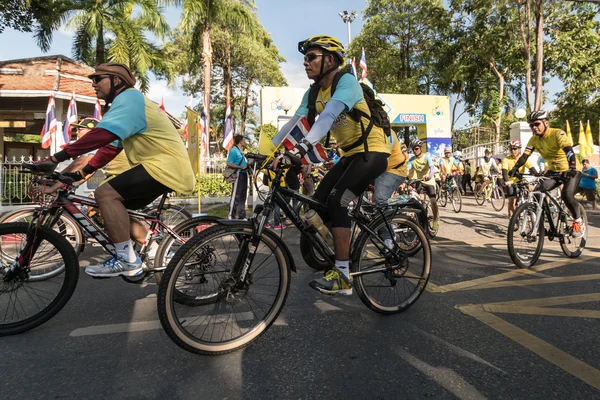 PHUKET THAILAND-DIC 11: Evento en Tailandia "Bike for dad". Muchos — Foto de Stock