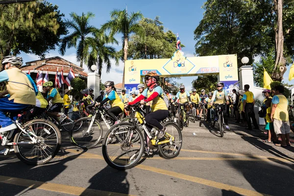 PHUKET THAILAND-DIC 11: Evento en Tailandia "Bike for dad". Muchos — Foto de Stock