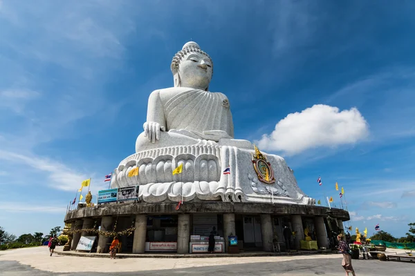 PHUKET, THAILAND - joulukuu 4: Big Buddhan marmoripatsas — kuvapankkivalokuva