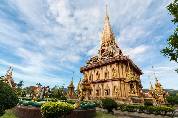 Svatý pagoda chrámu chalong, Phuket, Thajsko — Stock fotografie