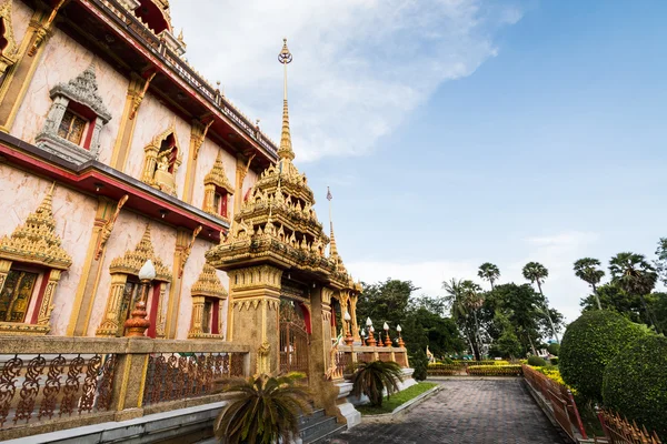 Thajský styl architektury v chrámu chalong, Phuket, Thajsko — Stock fotografie