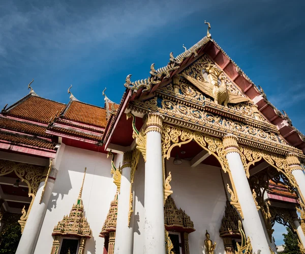 Templo budista con cielo azul —  Fotos de Stock