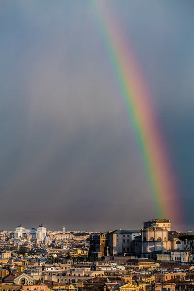 天上的彩虹 — 图库照片