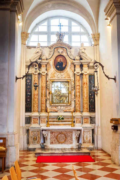 Oldali oltár a Nagyboldogasszony székesegyház, Dubrovnik, Horvátország — Stock Fotó