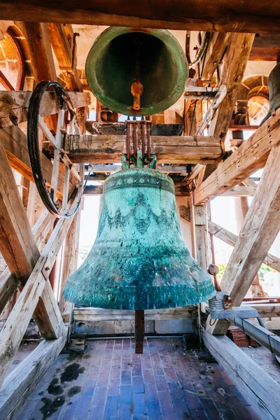 Vnitřek zvonice a zvony kostela St. Anastázie v Zadaru — Stock fotografie