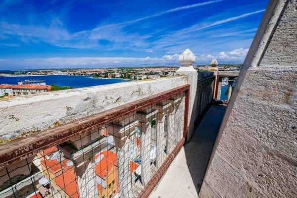 Utsikt från toppen av klocktornet av kyrkan St. Anastasia - Stosija i Zadar på downtown Zadar — Stockfoto