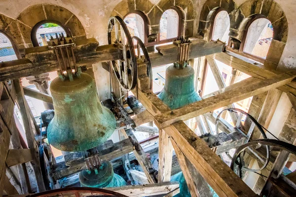 Vnitřek zvonice a zvony kostela St. Anastázie v Zadaru, Chorvatsko — Stock fotografie