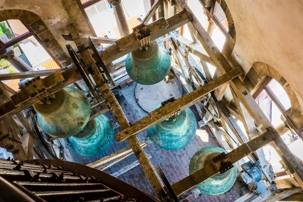 İç çan kulesi ve Zadar, Hırvatistan, St. Anastasia kilise çanları