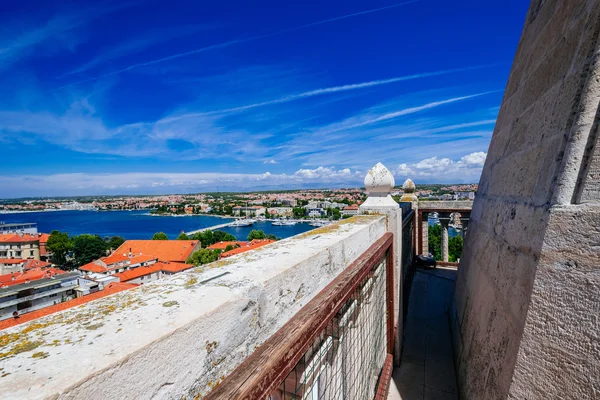 Vista desde lo alto del campanario de la iglesia de Santa Anastasia - Stosija en Zadar en el centro de Zadar — Foto de Stock