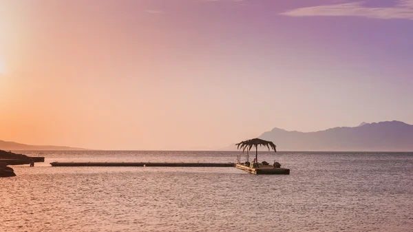 Bellissimo tramonto sul mare a Makarska, Dalmazia, Croazia — Foto Stock