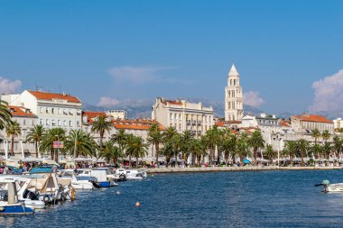 Ayrılma, CROATIA - 9 Ağustos 2016: Ayrılma kenti, Hırvatistan. Riva 'yı böl. Dalmaçya Bölgesi. UNESCO Dünya Mirası Alanı. Diocletian Sarayı.