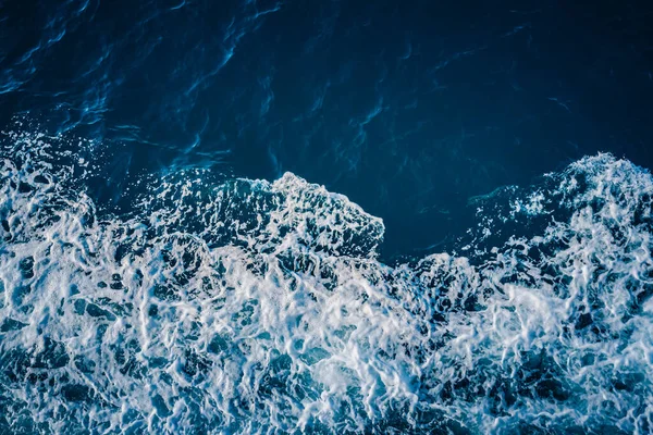 Helle Farbe Des Meerwassers Die Textur Des Wassers Natürlicher Hintergrund — Stockfoto