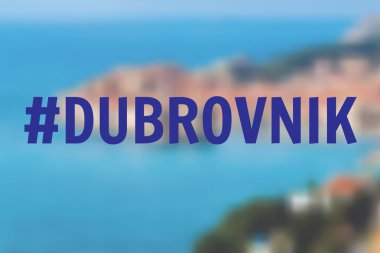 Hashtag bulanık arkasında büyük harflerle yazılı Dubrovnik
