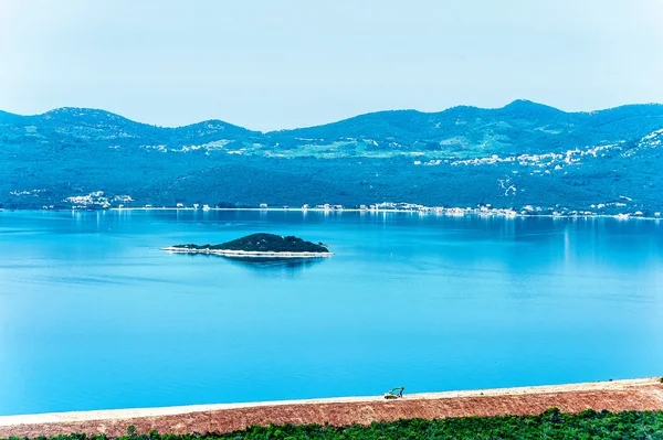 Adriyatik Denizi ve küçük adalar boyunca Hırvat sahil şeridi — Stok fotoğraf