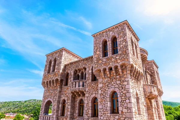 Architectural details of the stone castle in Mediterranean style — Stock Photo, Image