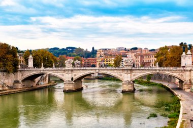 Köprü Nehri Tiber, Ponte Umberto, bağlantılar Piazza di Ponte Umberto ı için Piazza dei Tribunali Roma, İtalya